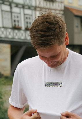 Person trägt Shirt mit Krämerbrücke