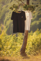 otkuthuer_rosakrokodil_shirts-im-baum.jpeg