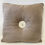 Miniature : Coussin avec bouton de faience 45 x 45 cm