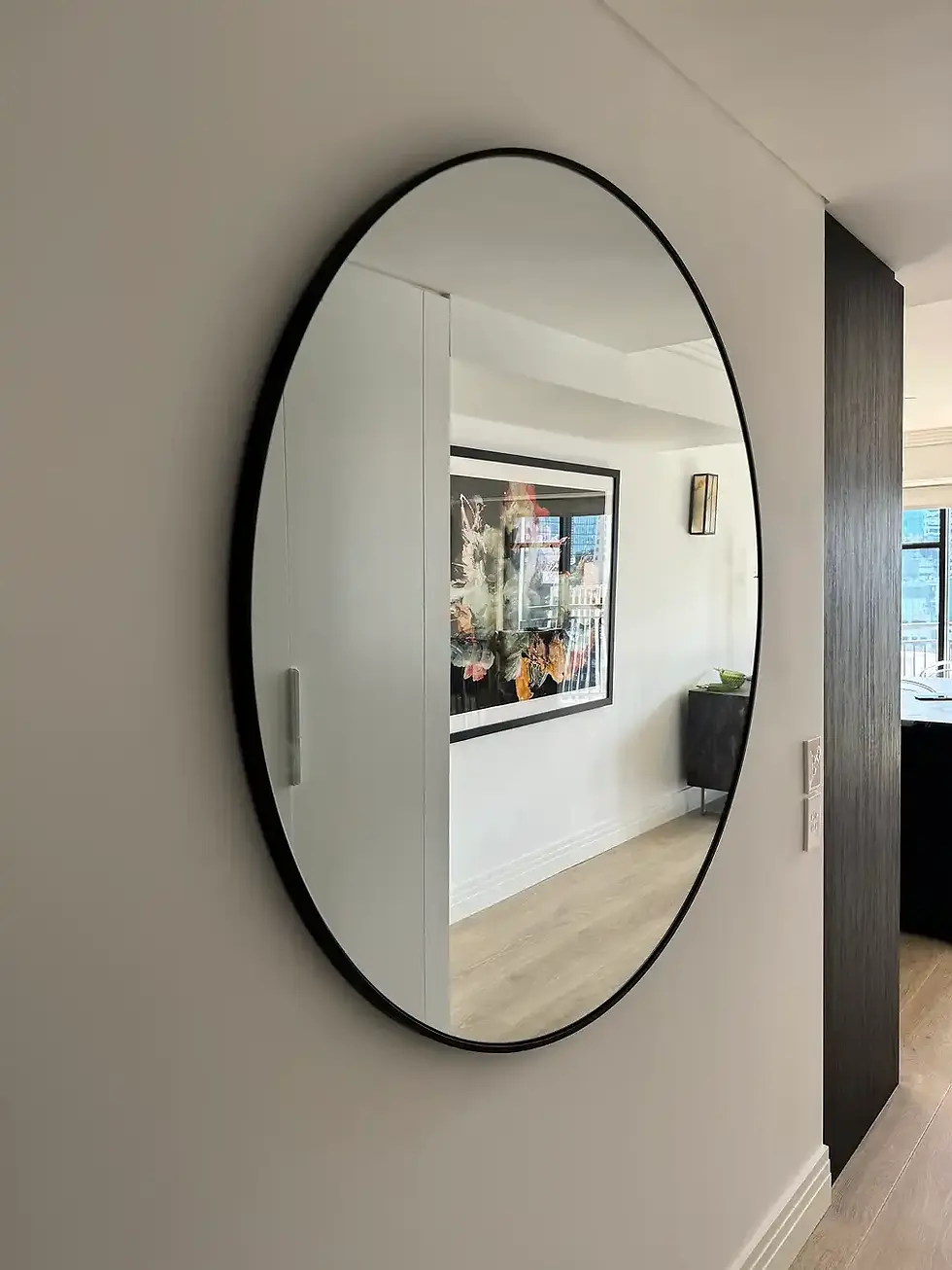 Mirror Large Round in Apartment