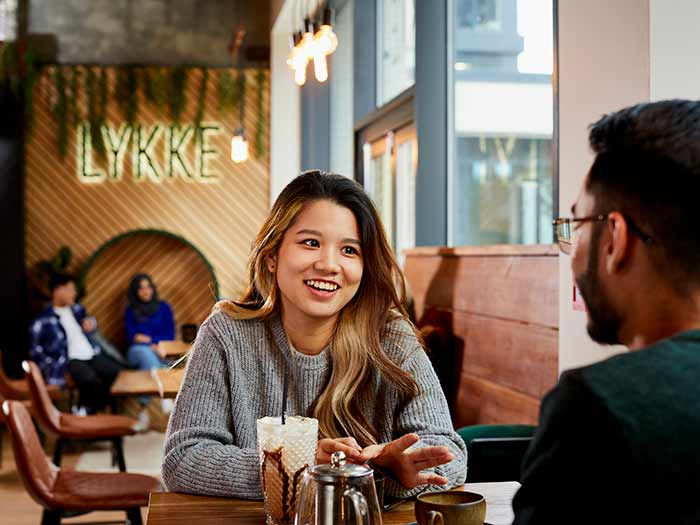 Students in cafe