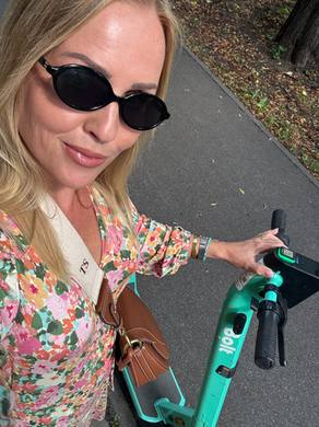 Self-care day in Tallinn: Visiting Blanche Clinic for DA·X Exosomes skin treatment, exploring Tallinn Old Town, and browsing books at Rahva Raamat bookstore. Glowing skin, skincare innovation, and summer city tour.