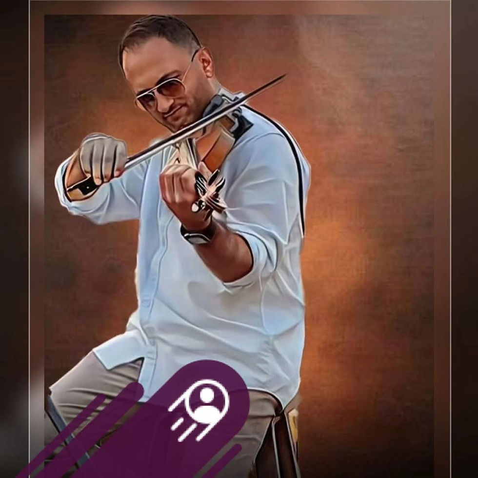 Man playing violin to master the violin online