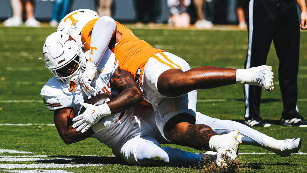 Texas Defense Powers Longhorns Past Tennessee in 20–17 SEC Opener