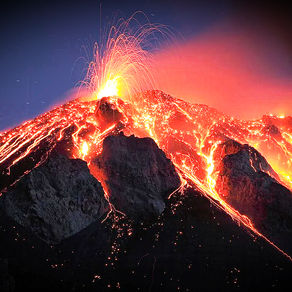 Il Respiro Ardente della Terra: I Vulcani della Sicilia tra Mito, Vita e Antica Distruzione