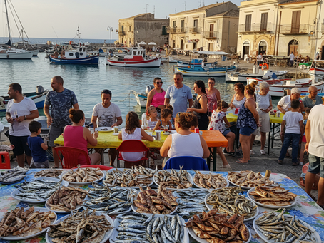 Una Festa d'Estate Siciliana: Mio Gioioso Viaggio Attraverso Vibranti Sagre Alimentari!