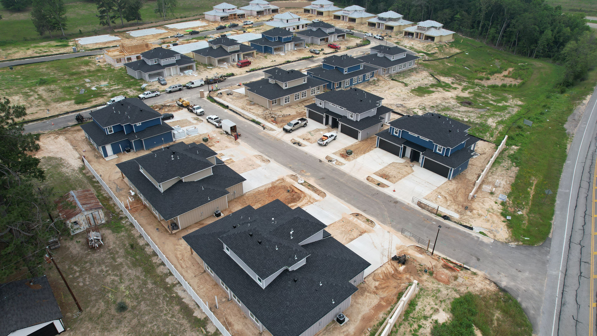Roofing replacement in Tyler, Texas. Beautiful new asphalt shingle install by the best roofing contractor in Tyler, Texas.