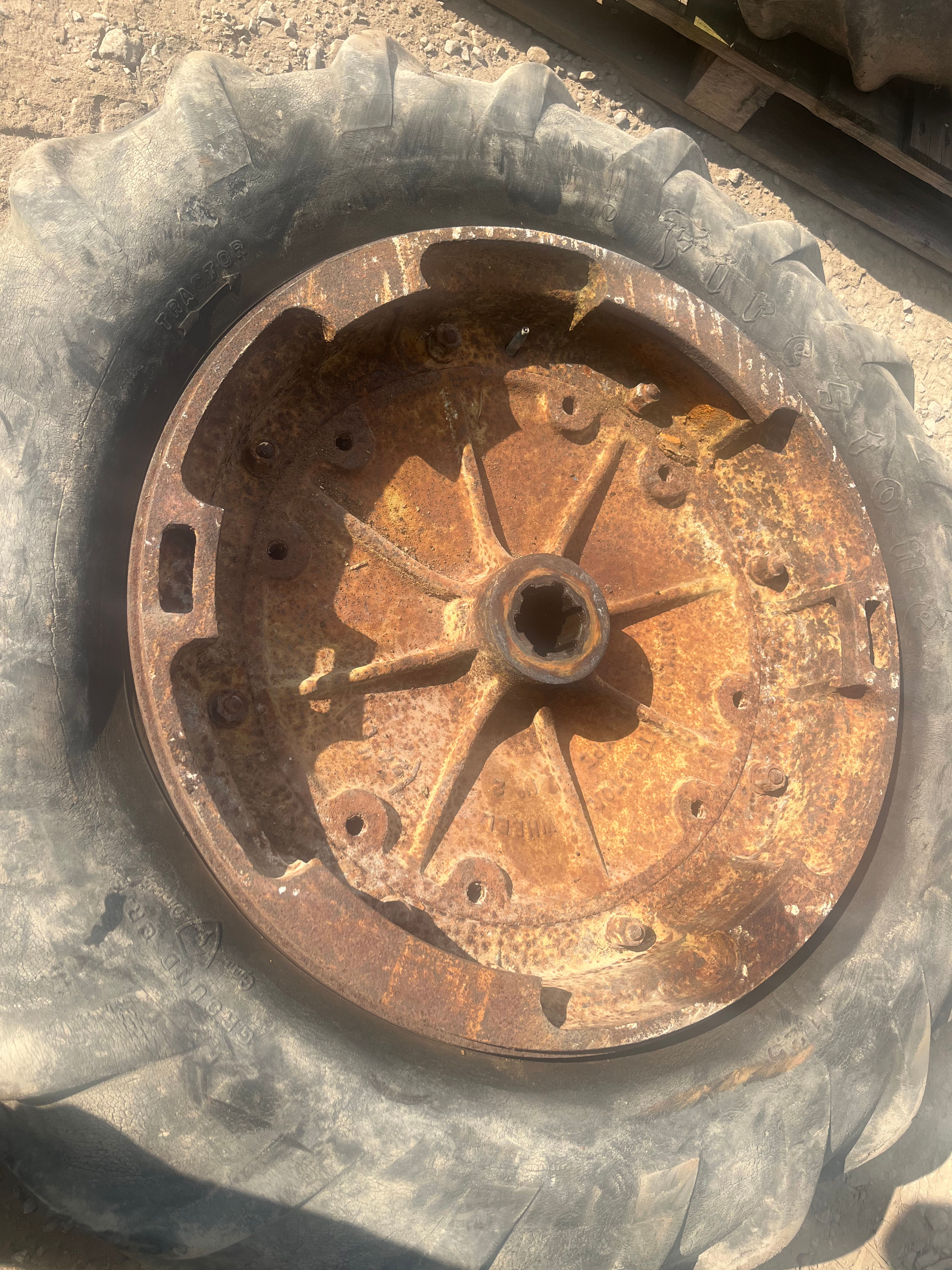International 10/20 wheels