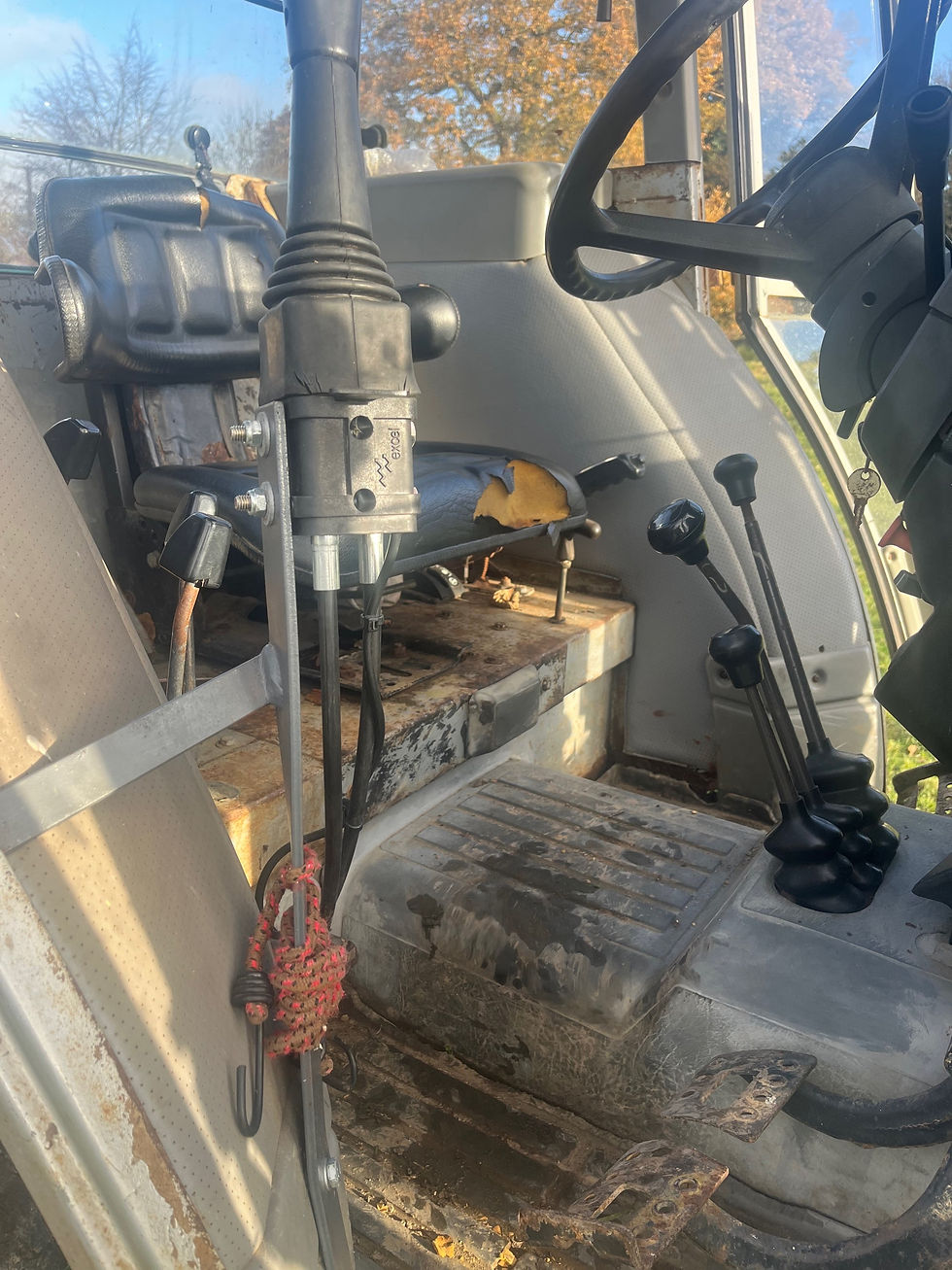 Thumbnail: Massey Ferguson SOLD390,4wd with loader