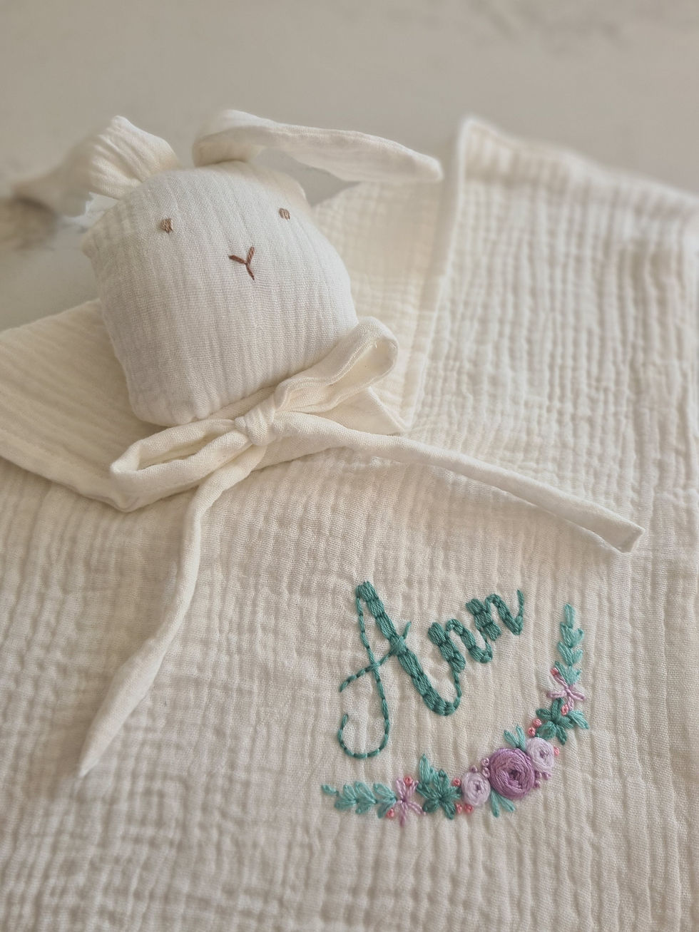 תמונה ממוזערת: נבי ארנבי עם רקמה