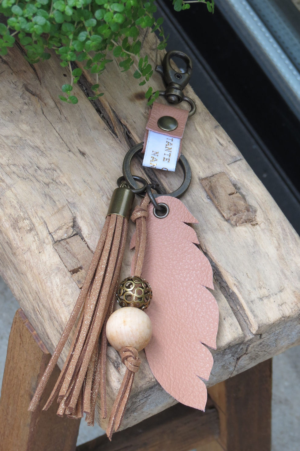 Miniature : Oscar, le porte-clefs plume et pompon daim