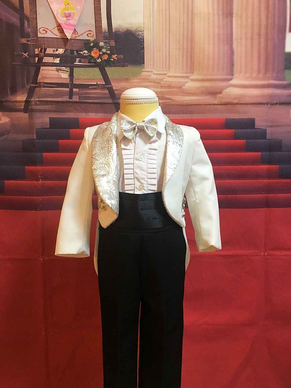 80　白タキシード