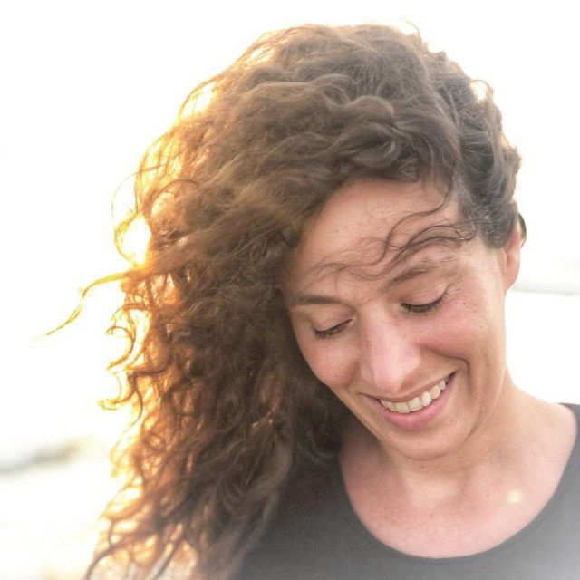 Ich bin Isabelle Lang, die Inhaberin und leitende Physiotherapeutin meiner eigenen Praxis.
