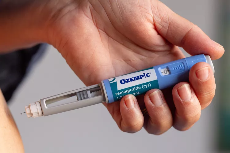 Ozempic pode reduzir o desejo por álcool e oferecer mais benefícios além da perda de peso.