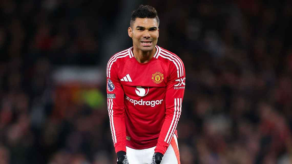 Casemiro, volante do Manchester United, lamenta durante partida do Newcastle, no Old Trafford, pela Premier League James Gill/Getty Images