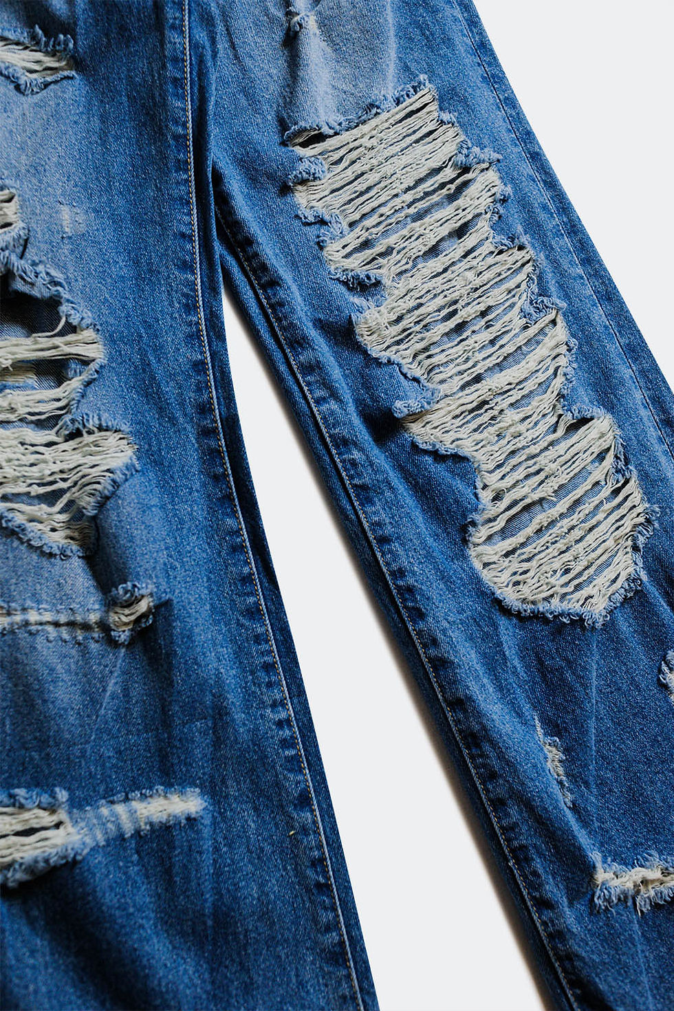Thumbnail: Women's Distressed Boyfriend Jeans in Blue
