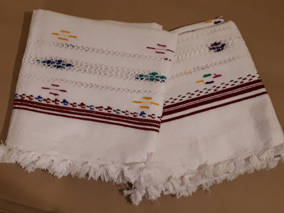 Miniature : Mendil artisanal blanc ajouré rebrodé de couleurs