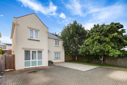 Bristol property photography – exterior shot of detached house for real estate agents in Bristol