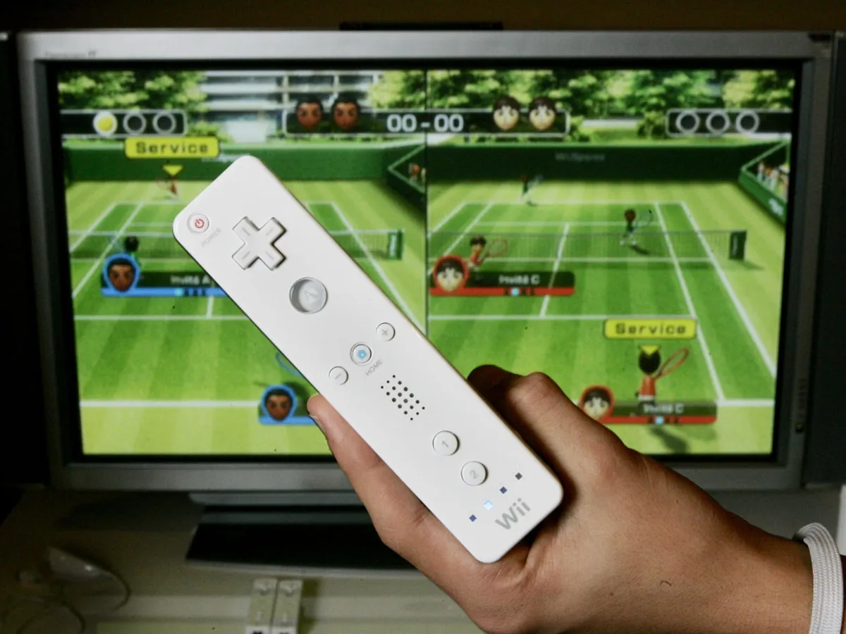 Nintendo Wii kontroll framför Nintendo Wii Sports