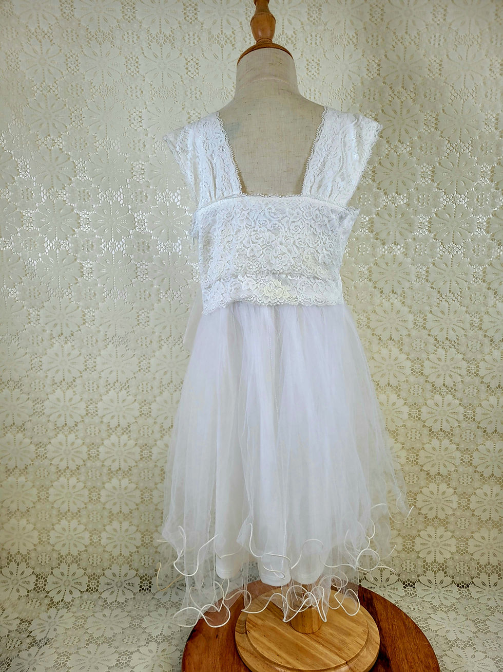 White lace girl's dress