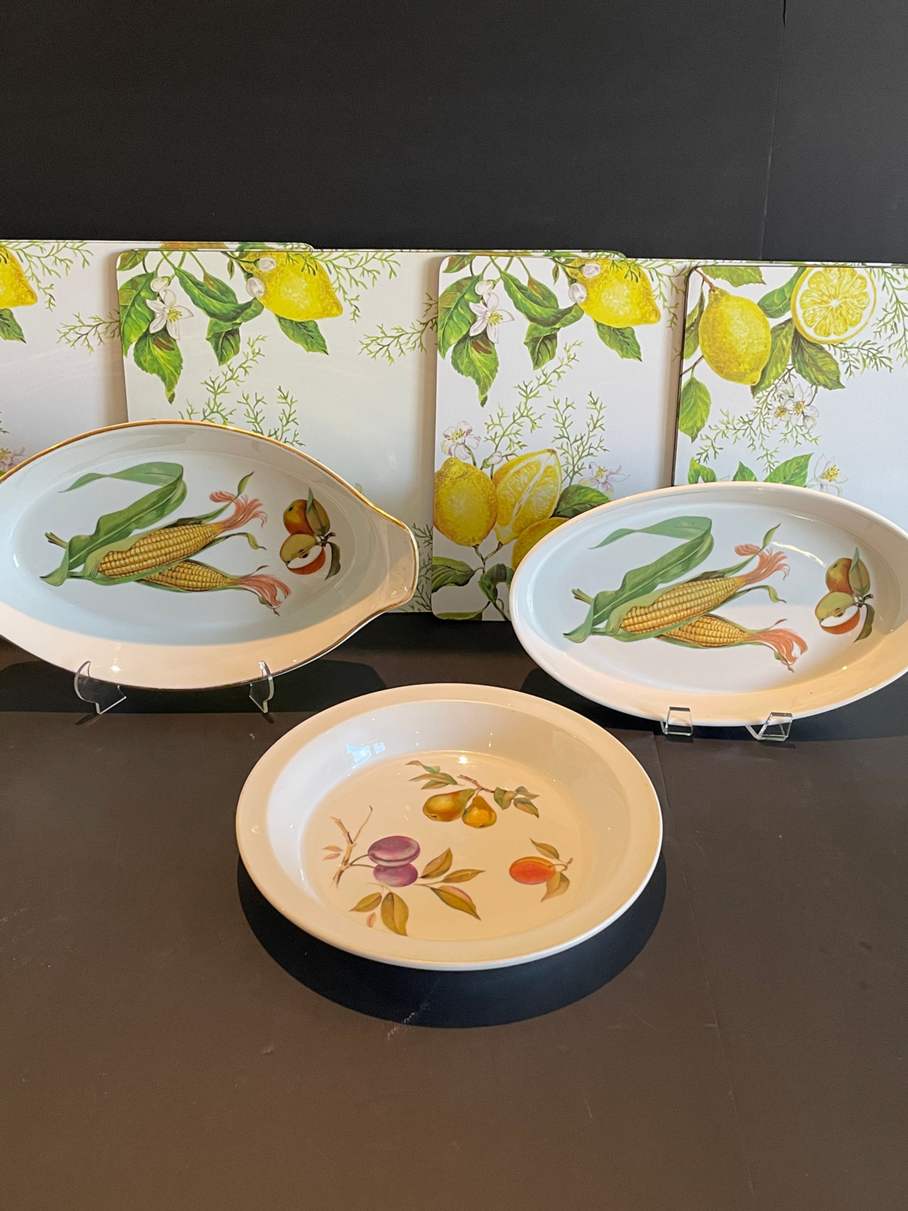 Lot 86 - Evesham Bakeware & Cork Board Placemats X 8
