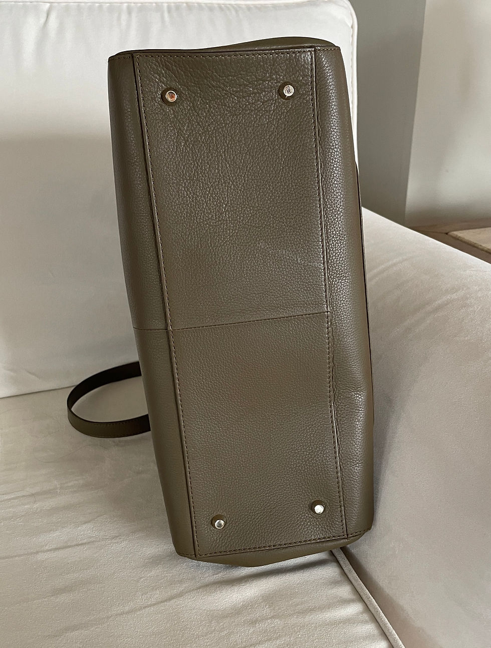 Thumbnail: Lot 402 - Modalu Leather Bag - London