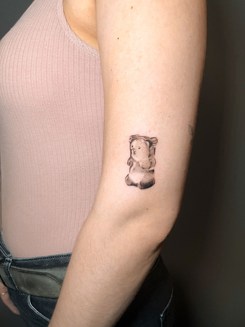 micro-realistischer Bär Tattoo bei Ink Love Tattoo Studio CharlottenburgG_2203