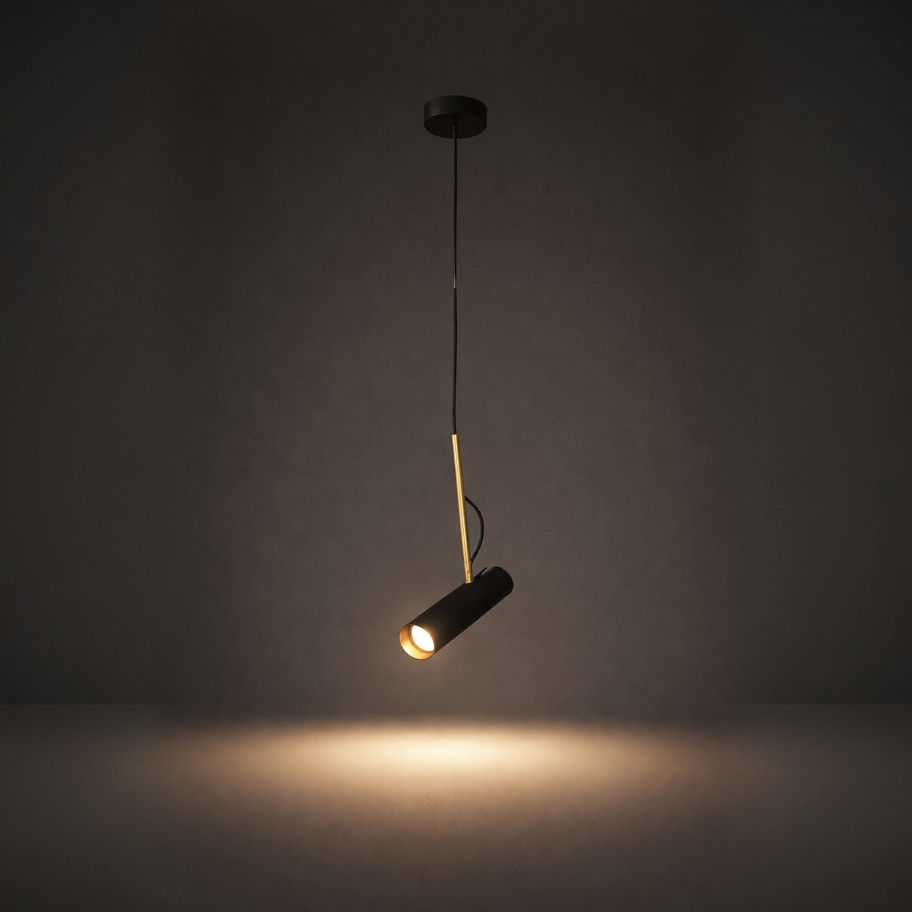 Candid modern sarkıt lamba, siyah gövdeli pirinç detaylı dekoratif tavan aydınlatma, odak ışık efekti