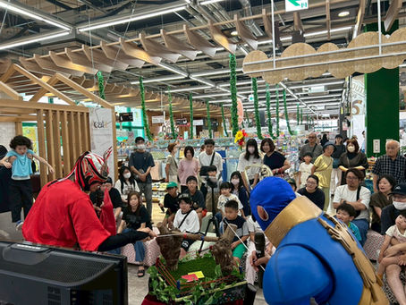 アミーゴ福島西店でおもしろ昆虫ショー