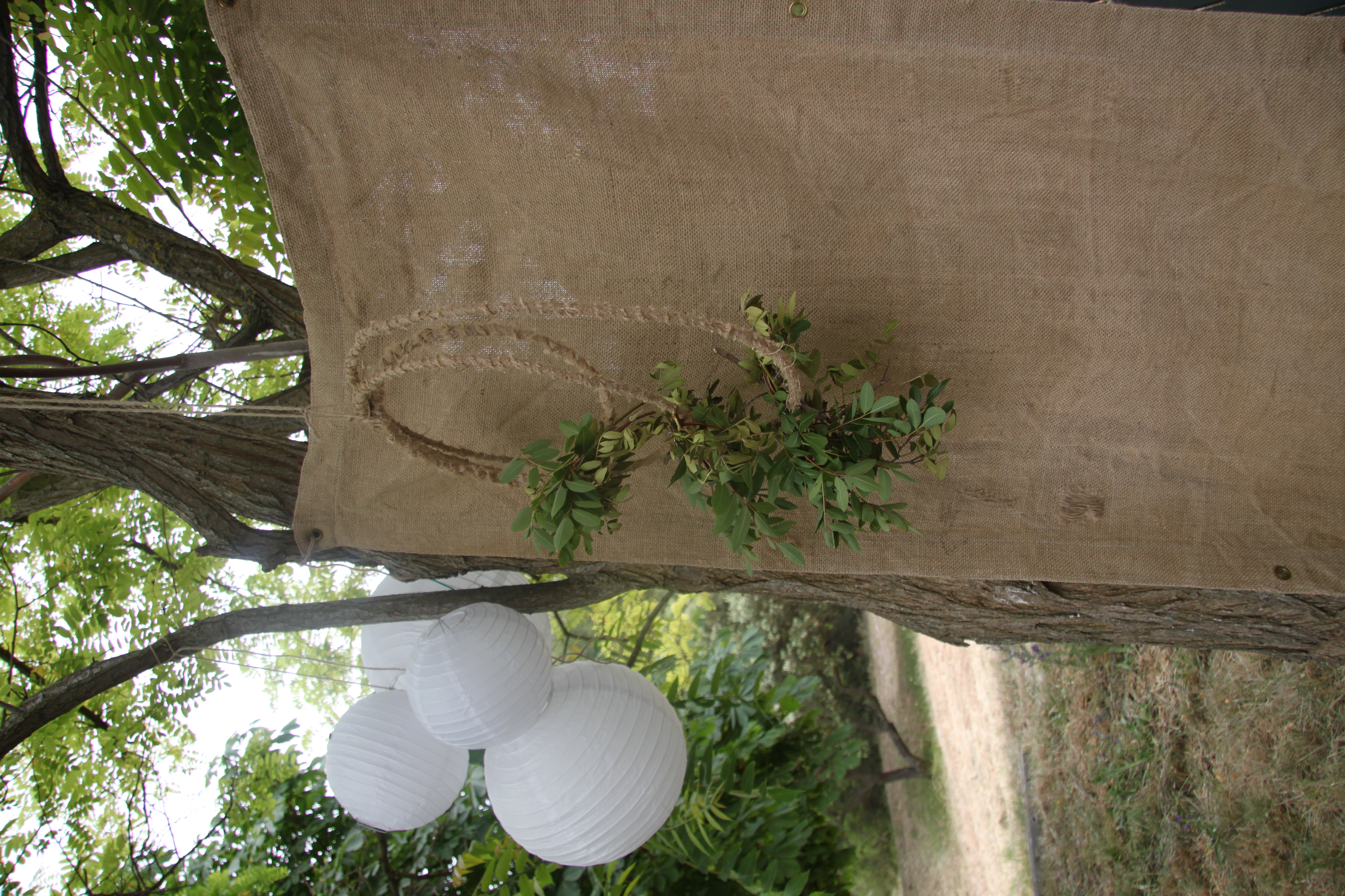 Tenture en toile de jute