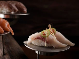 ¿Cuál es la forma correcta de comer sushi?
