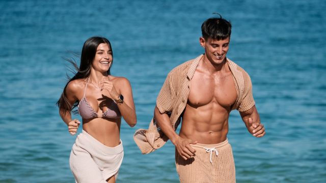 Couple running along the beach at Tamara Cabo