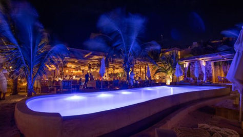 Beach Club de noche en Tulum