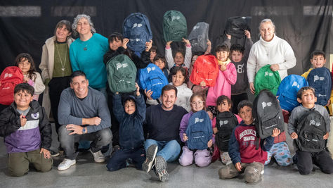 Kicillof envió mochilas y kits escolares para alumnos de San Felipe