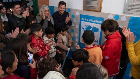 El CEC 801 de San Felipe ya cuenta con la placa del Programa provincial "Malvinas, siempre cerca"