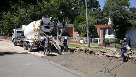 El intendente recorrió las obras que ejecuta el Municipio en Las Campanas
