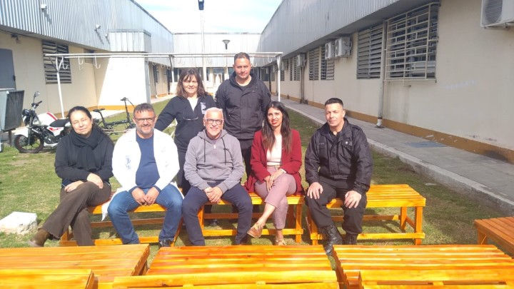 Los bancos fueron donados al Hospital Zonal de Agudos de Zárate