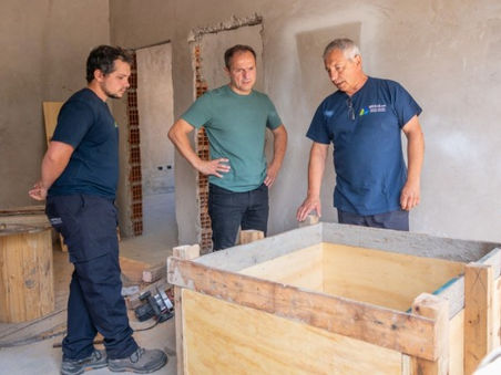 Abella visitó la empresa SEYCA