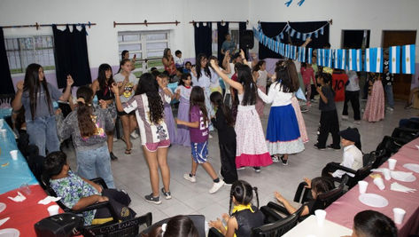 Chicos de distintos barrios de la ciudad celebraron el Día de la Tradición