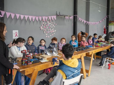 A pura creatividad e imaginación, se desarrolla el Taller de Fábrica de Juguetes y TICC