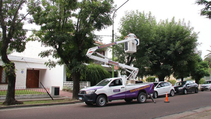 El Plan de Reconversión de luminarias a LED avanza por el barrio Dálmine Viejo