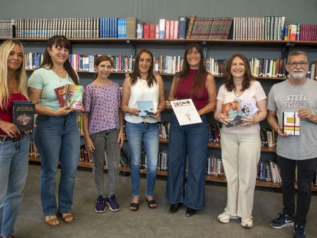 El HCD entregó más de 10 libros de autores locales a la Biblioteca Municipal