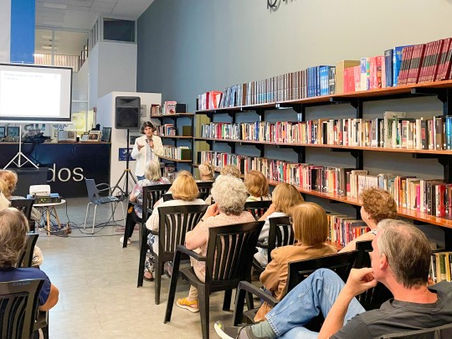 Vecinos disfrutaron de la conferencia “Breve historia del cine argentino: una industria que fue”