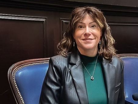 Es ley el proyecto de Soledad Alonso para difundir la Línea 144 en los recibos de sueldo