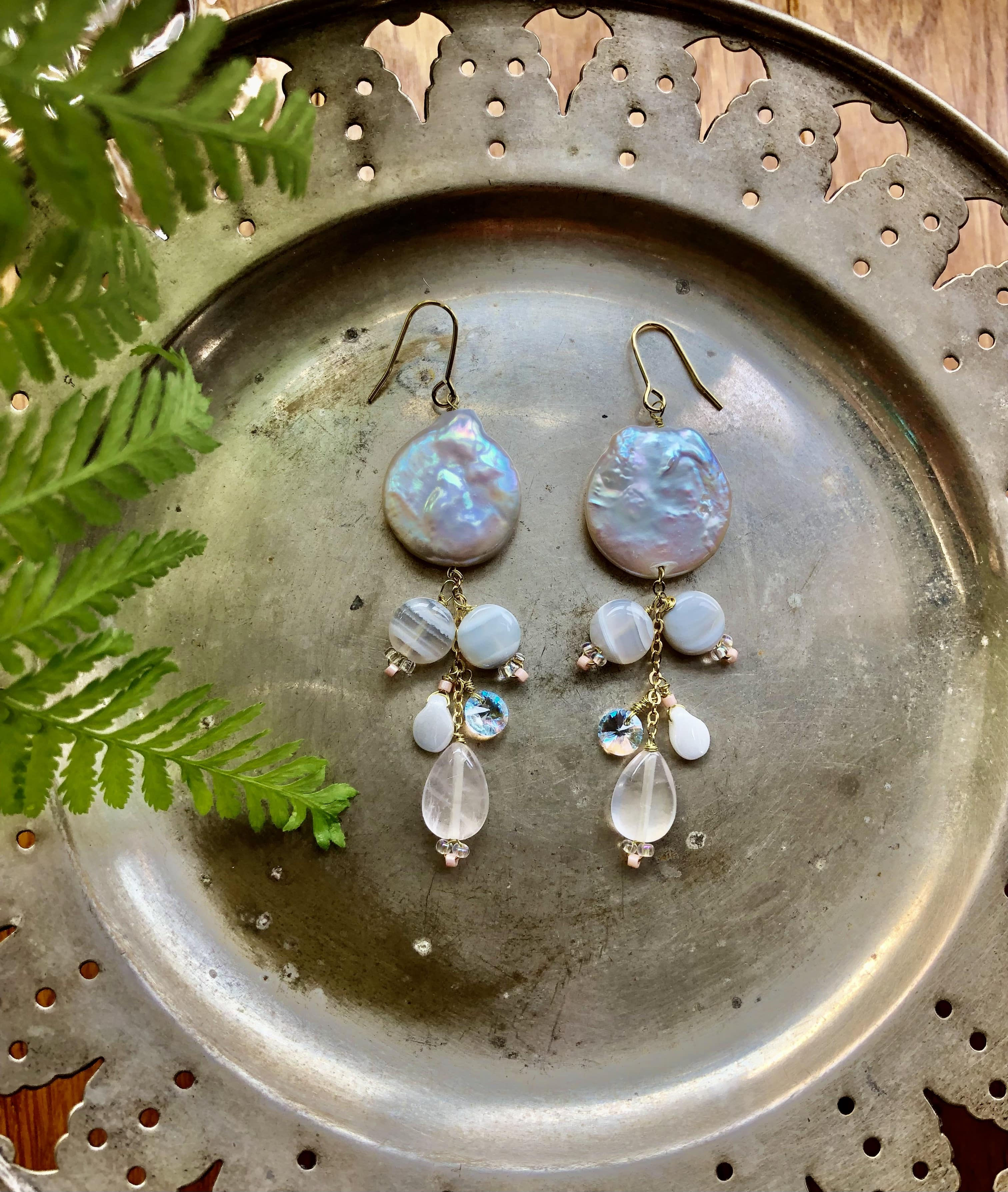 母性と葉のピアス