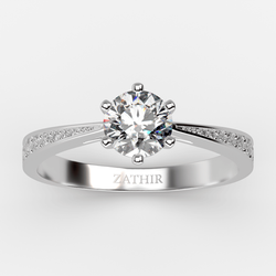 Anel solitário de prata com moissanite e zircônias visto de frente - modelo Star02 Zathir