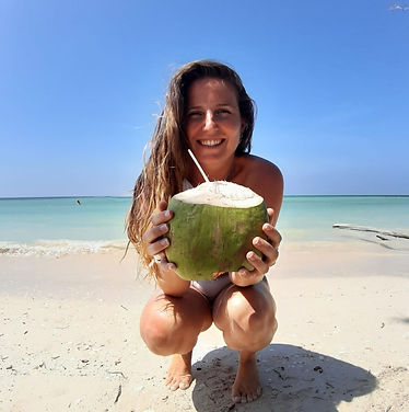 Carlota Borraz Facebook Beach image