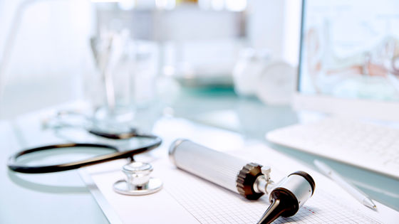 Escritorio con estetoscopio