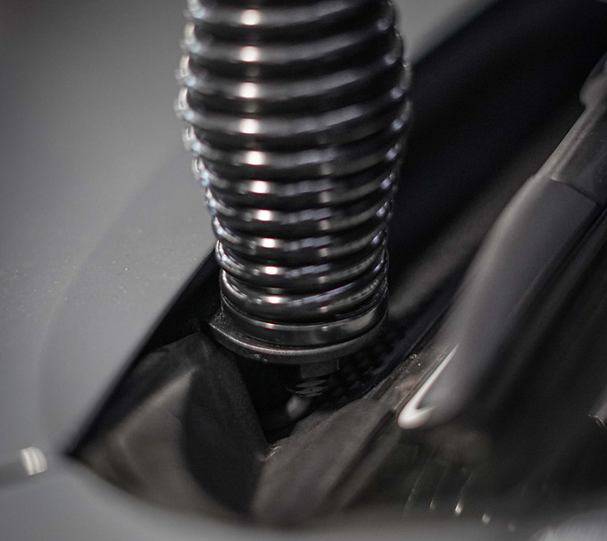 MAXFORT BONNET HINGE AERIAL MOUNT 7.jpg