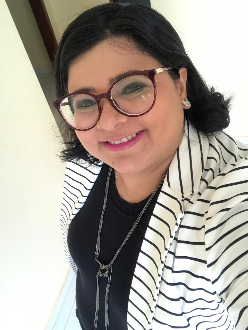Dra Isabella de Oliveira Barros